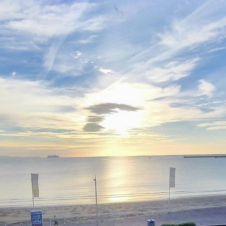 Sunrise View - Beachfront Apartment, ウェーマス エクステリア 写真