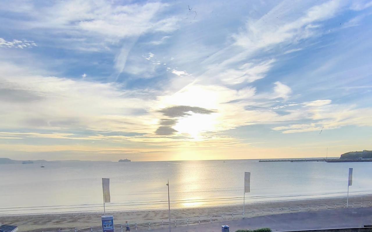 Sunrise View - Beachfront Apartment, ウェーマス エクステリア 写真