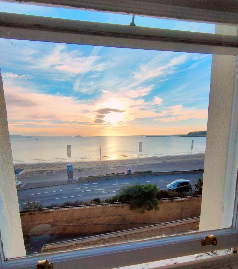 Sunrise View - Beachfront Apartment, ウェーマス エクステリア 写真