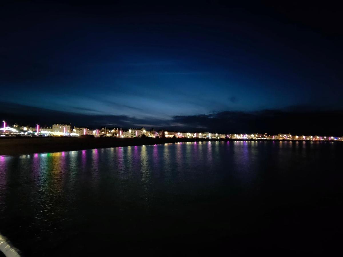 Sunrise View - Beachfront Apartment, ウェーマス エクステリア 写真